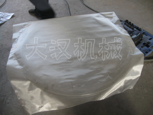 篩分機鋪細網(wǎng)